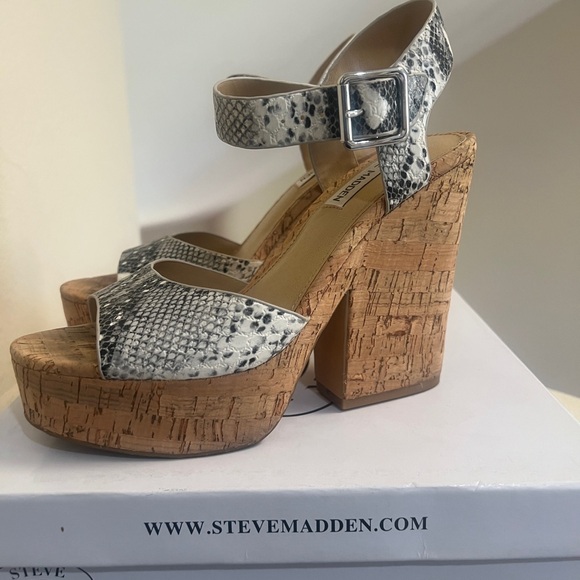 - WOMEN'S STEVE MADDEN JESS, CORK PLATFORM / HEELED SANDALS SNAKE SZ‎ 6.5 - Picture 2 of 9